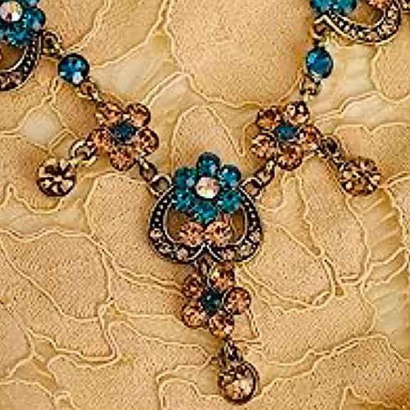 Medieval Vintage Love Flower Pendant Necklace Blue Sparkling Sapphire Stones - Picture 12 of 15
